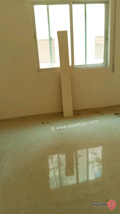 شقة مجددة بالكامل طابق اول مساحة 131م للبيع في عمان - مرج الحمام 