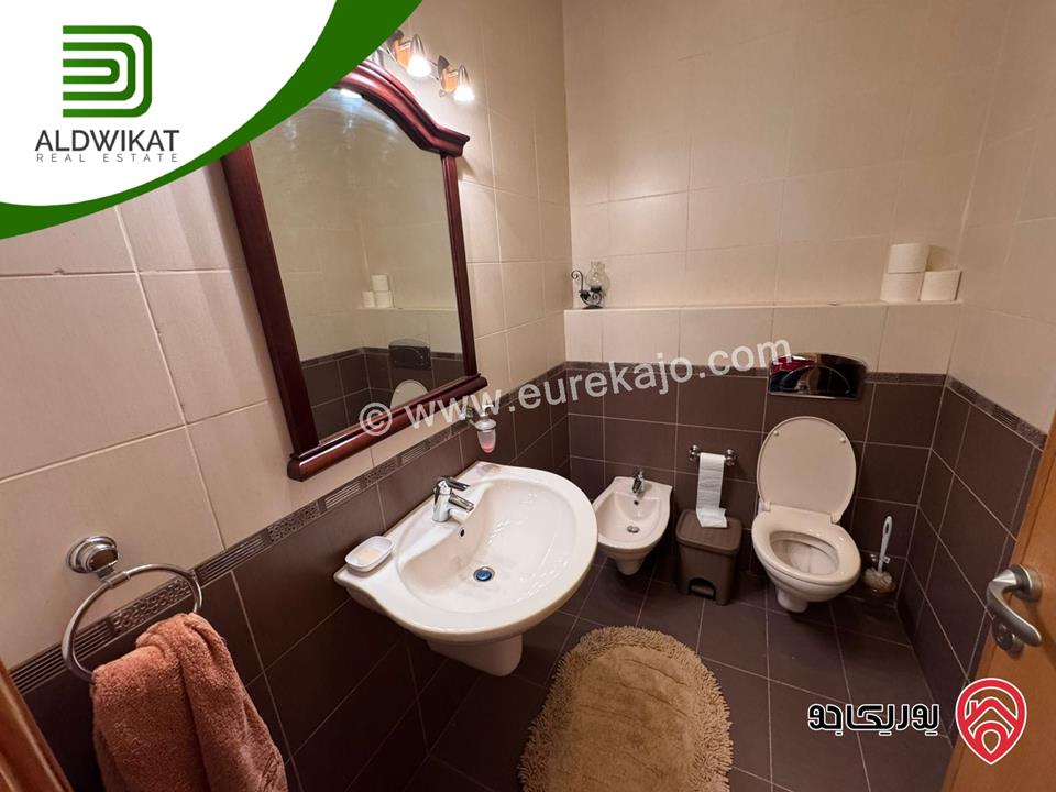 فيلا مساحة الارض 1600م ومساحة البناء 1100م مساحة الحديقة 400م للبيع في السلط - منطقة السرو 