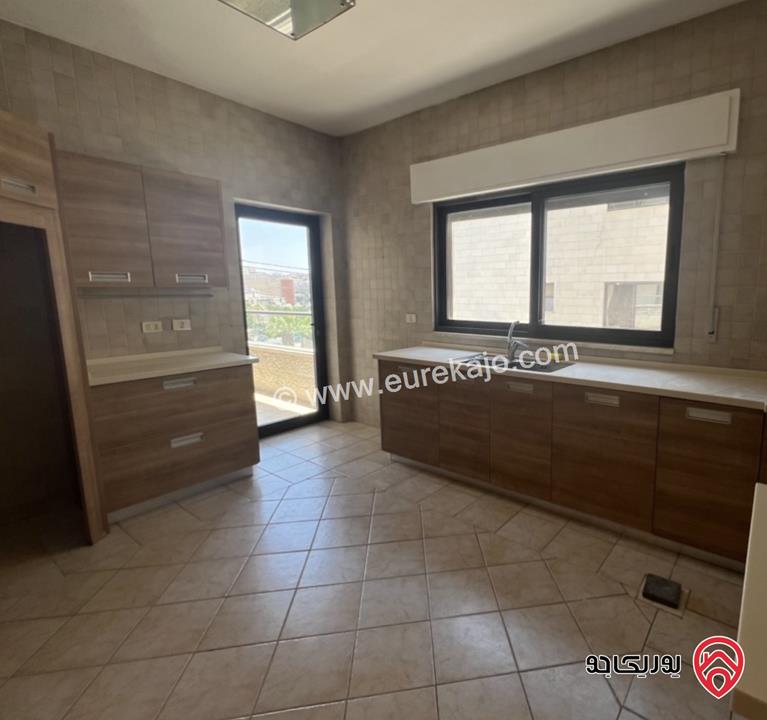 شقة فاخرة مساحة 190م طابق أول للبيع في عمان - ام السماق