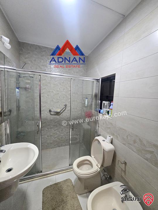 شقة أرضية مساحة 185م داخلي مع حديقة كبيرة 400م و كراج ومدخل خاص مفروشة للإيجار في عمان - الصويفية