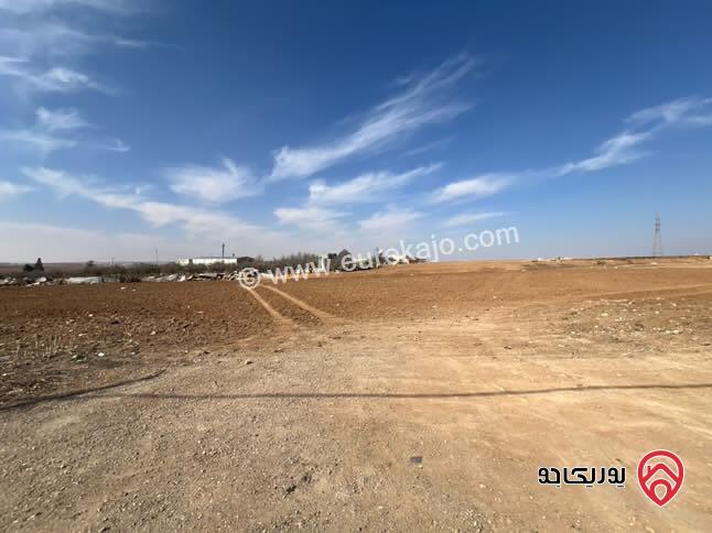 قطعة أرض مفروزة مساحة 3 دونم و 800م للبيع في مادبا - حواره