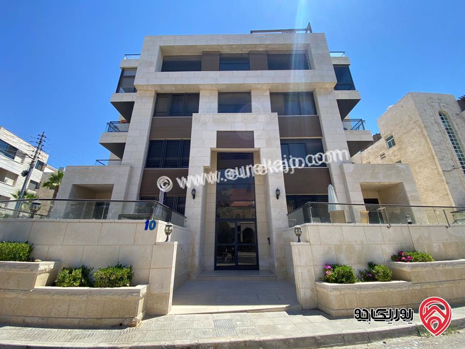 شقة طابق شبه ارضي مساحة 200م داخلي و 70م خارجي للبيع مفروشة في عمان - عبدون