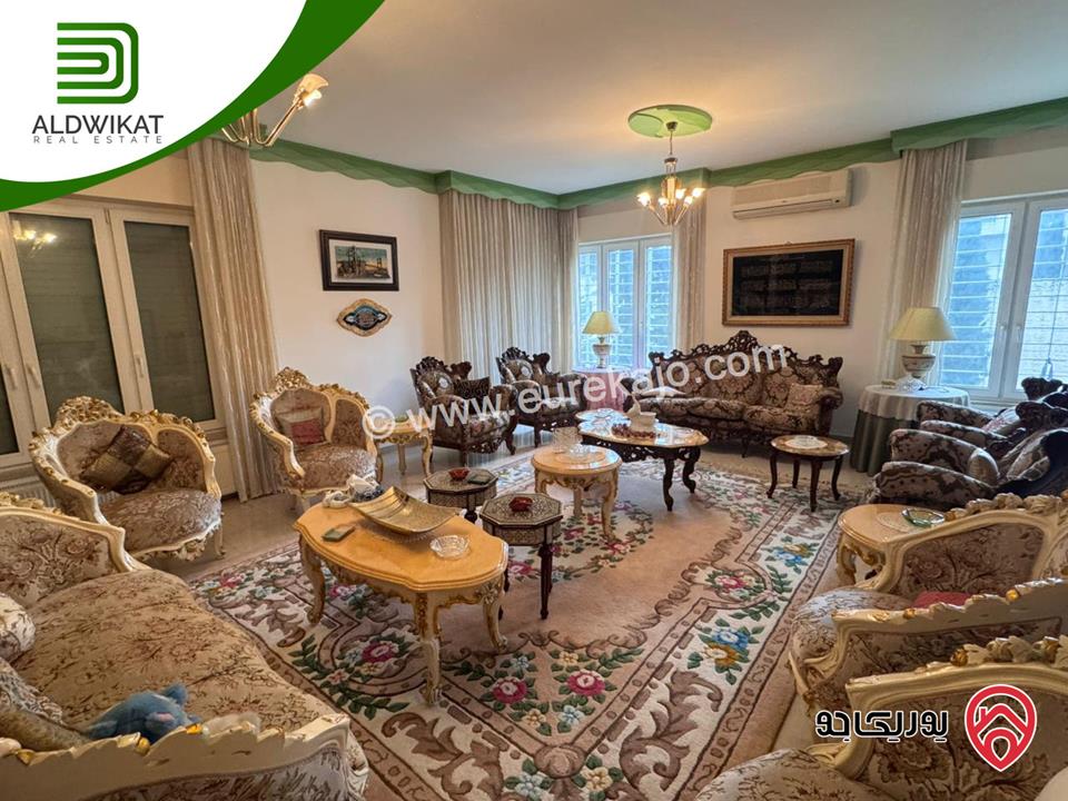 فيلا مستقلة مفروشة للبيع في عمان - خلدا مساحة البناء 580م ومساحة الارض 940م موقع اطلالة