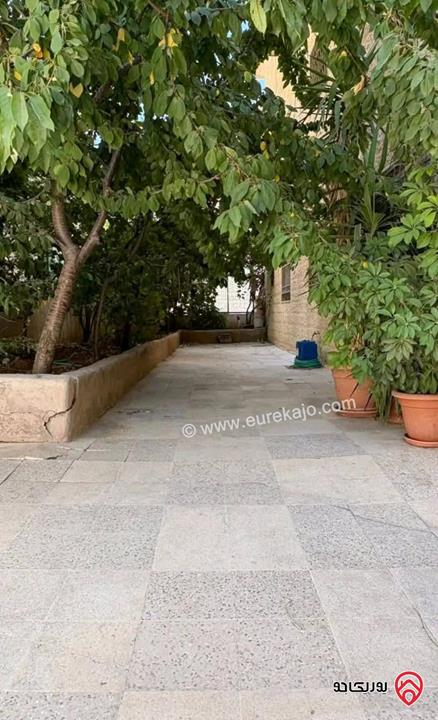 فيلا بحاجة ترميم مساحة البناء 250متر على أرض 650م للبيع في عمان - مرج الحمام