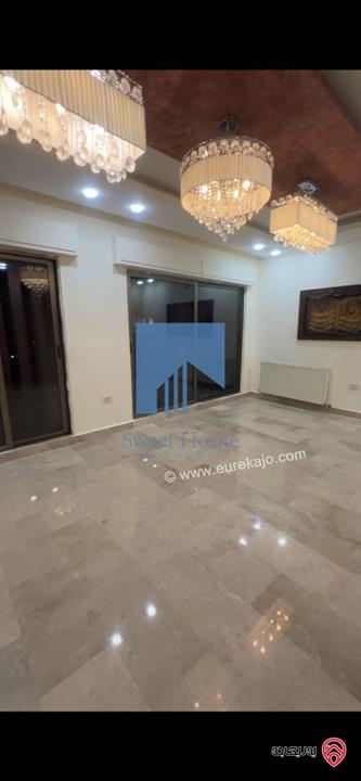 شقة طابق ثالث 185م مع روف 100م تشطيب سوبر ديلوكس للبيع في عمان - أم أذينة