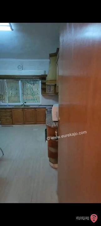 شقّة أرضية مميزة مساحة 211م داخلي و 150م خارجي للبيع في عمان - الجاردنز – موقع هادئ وقريبة من الخدمات