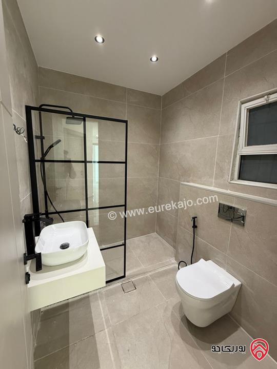 شقة طابق أخير مساحة 151م مرتفعة ذو اطلالة جميلة مجددة بالكامل للبيع في عمان - دير غبار