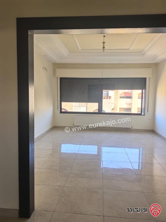 شقة طابق ثالث مساحة 220م للايجار في عمان - خلدا 