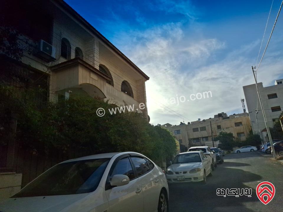 قطعة أرض مساحة 525م عليها بناء قديم 700م للبيع في عمان - السابع ام السماق الجنوبي 