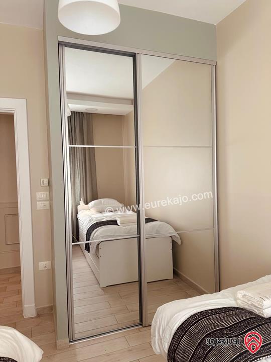 شقة فاخرة مفروشة طابق ثالث مساحة 107م للايجار في عمان - دير غبار