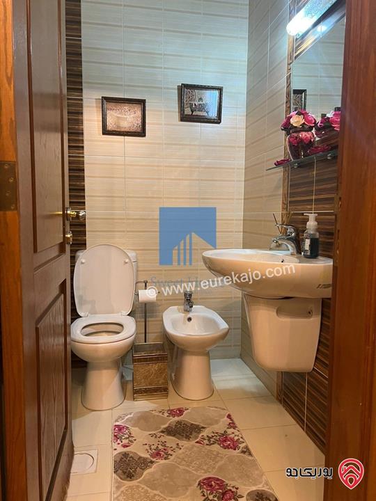 شقة فاخرة للبيع في عمان - الكرسي - خلف إدارة السير طابق ثالث 180م مع روف 120م بسعر مغري