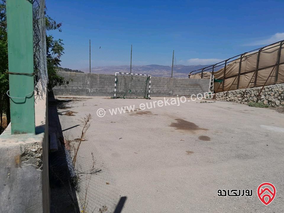 مزرعة مساحة الأرض 4 دونمات مع شاليه 250م للبيع في جرش خلف جامعة فيلادلفيا