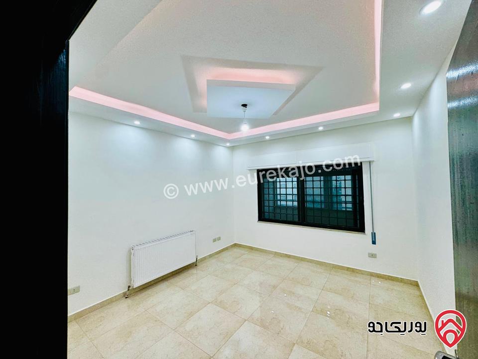 شقة طابقية مساحة 344م مجددة بتشطيبات فاخرة طابق ثالث للبيع في عمان - تلاع العلي/قرب دوار الواحة 