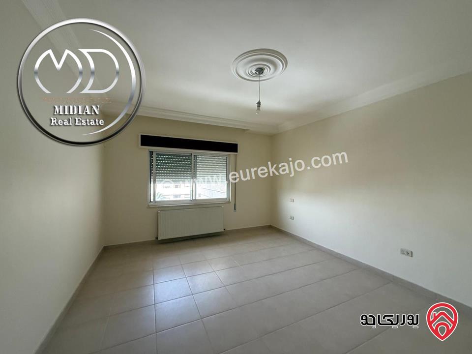 شقة فارغة طابقية مساحة 300م  سوبر ديلوكس للايجار في عمان - الرابية