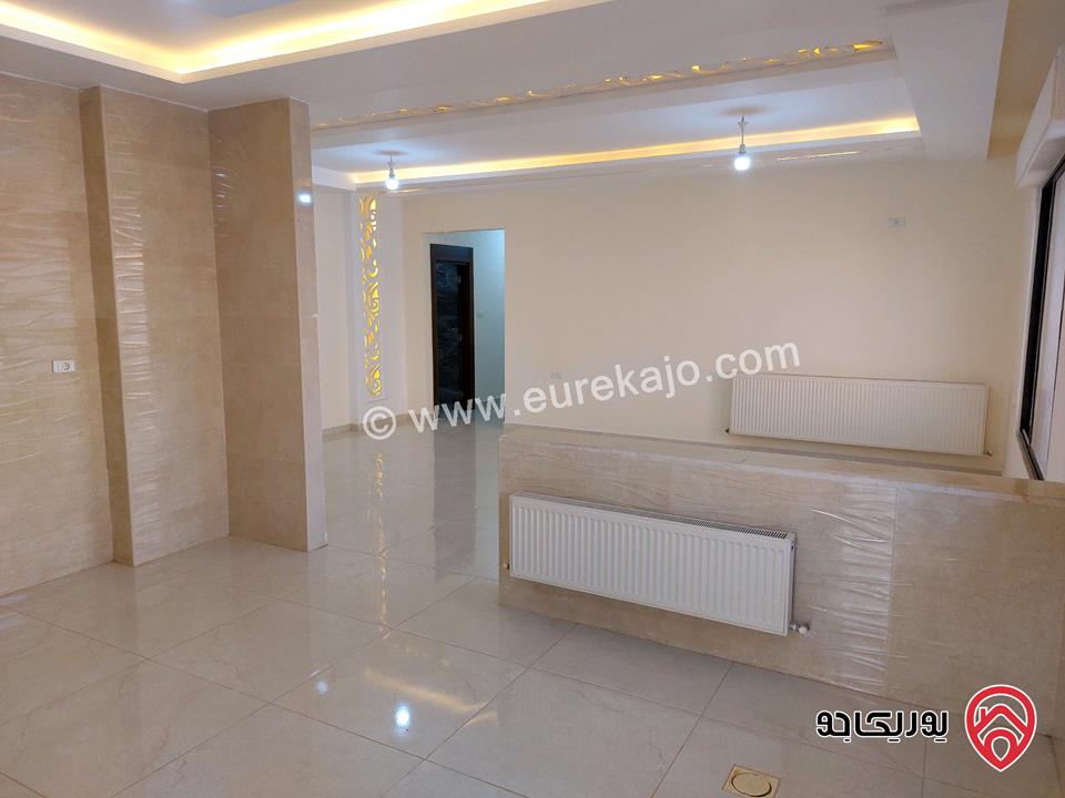 شقة مساحة 210م طابق ثالث للبيع في عمان - طريق المطار من المالك مباشرة