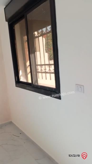 شقة طابقية مساحة 130م للبيع في الزرقاء - جبل طارق 