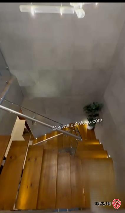 شقة طابق ثالث دوبلكس مساحة 230م للبيع مفروشة في عمان - دير غبار 