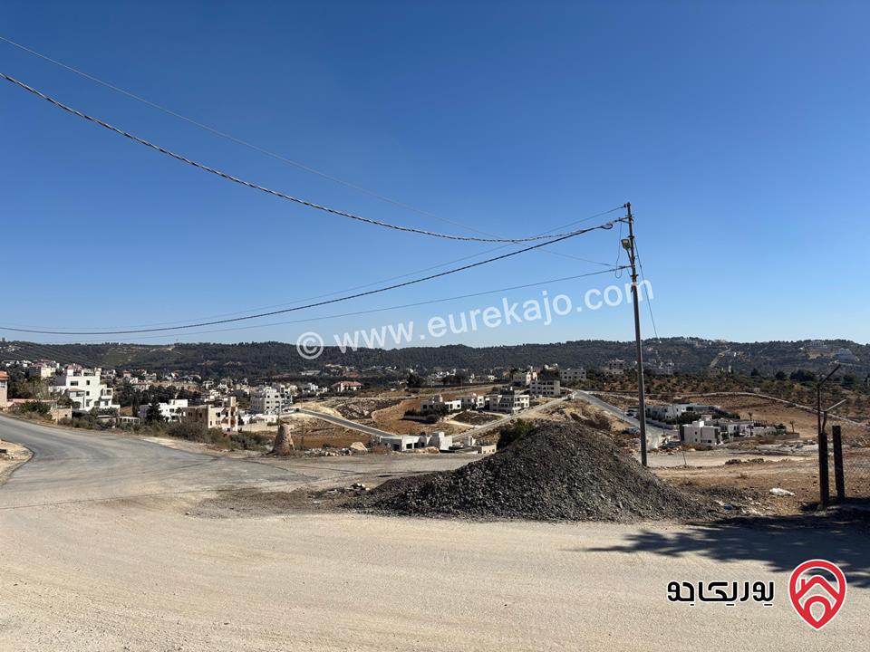 أراضي سكنية مكونة من 15 قطعة المساحات من 1000م - 1100م للبيع في السلط - السرو على اجمل تلال السرو بإطلالة رائعة على عمان والسلط