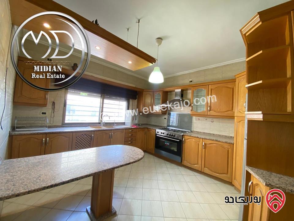 شقة للبيع في عمان - خلدا مساحة 220م طابق ثالث 4 نوم تشطيبات سوبر ديلوكس اطلالة جميلة و بسعر مميز