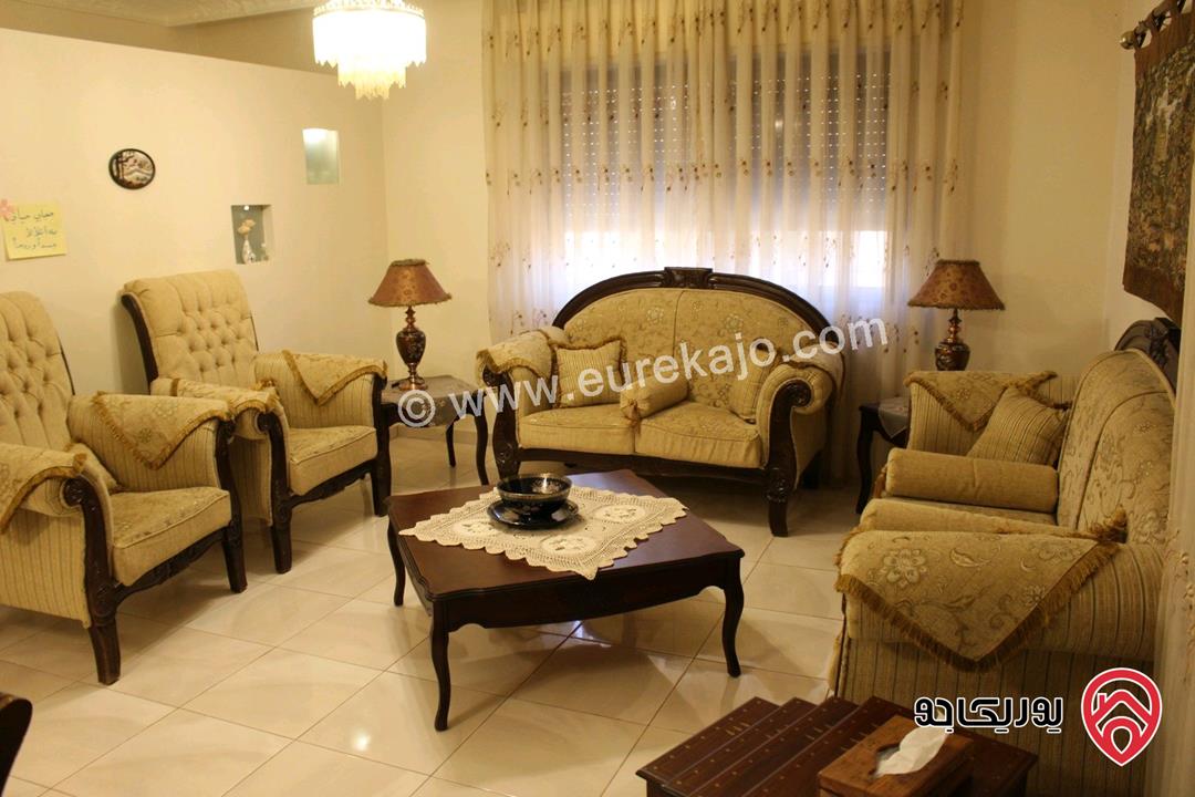 شقة طابقية مساحة 331م للبيع في عمان - الجبيهة