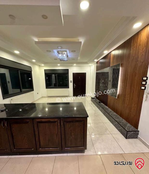 شقة طابق أرضي مساحة 216م داخلي و 110م خارجي للايجار في عمان - عبدون