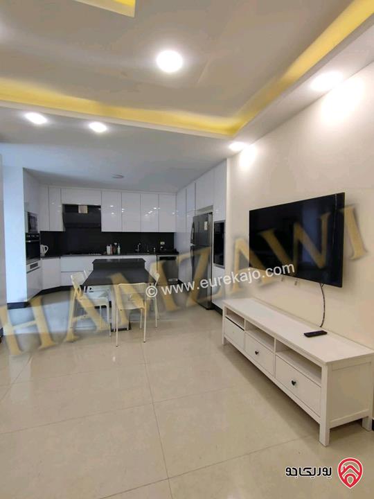 شقة مفروشة طابق ارضي مساحة 195م داخلي و 150م خارجي للايجار في عمان - طريق المطار 