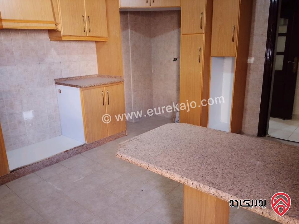 شقة مساحة 194م طابق ثاني للبيع في عمان - الجبيهة