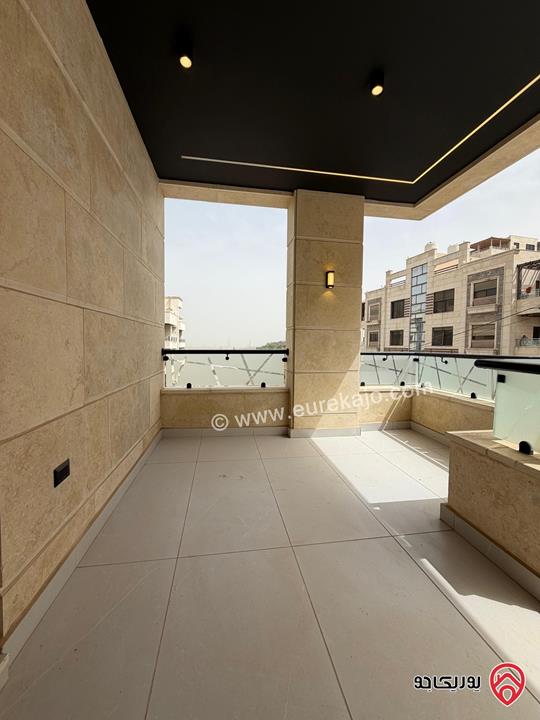 شقة طابق ارضي مساحة 247م مع ترس 40م سوبر ديلوكس للبيع في عمان - طريق المطار 