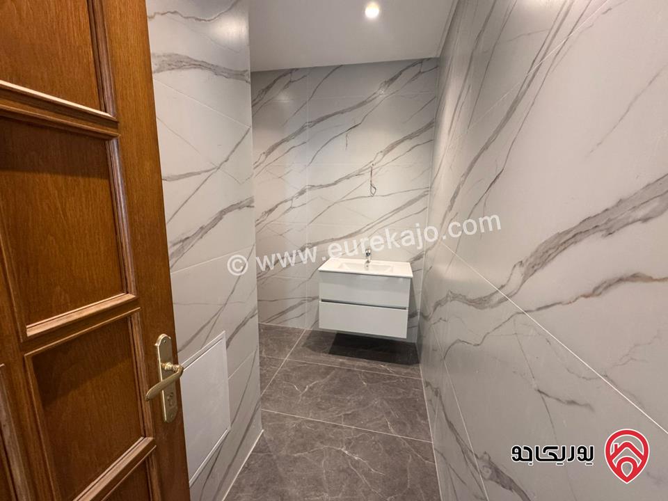 فيلا مستقلة للبيع في عمان - عبدون مساحة الارض 1350 م والبناء 1000م ، الحديقة 400م ، الترس 200م بالقرب من السفارة الامريكية موقع مميز 