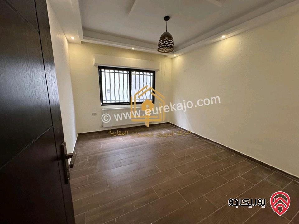 شقة سوبر ديلوكس طابق شبه ارضي مساحة 200م داخلي و 100م خارجي للايجار في عمان - طريق المطار 