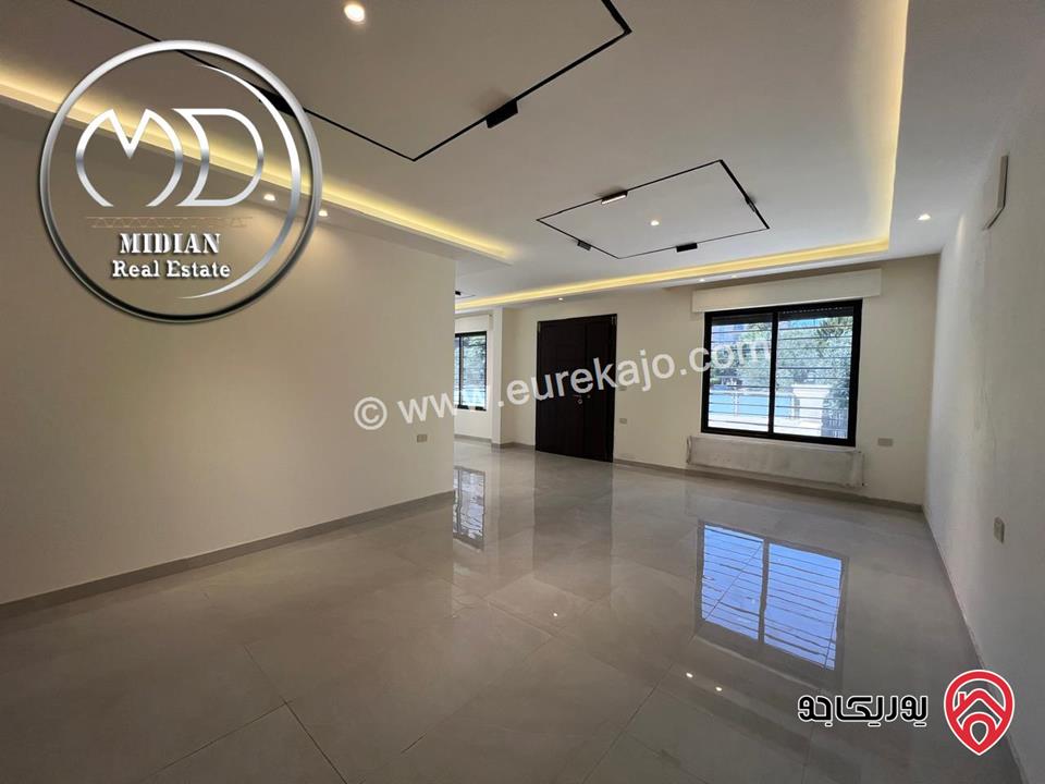 شقق للبيع في عمان - الشميساني مساحات 220م تشطيبات و ديكورات عصرية فاخرة اطلالة جميلة جديدة لم تسكن