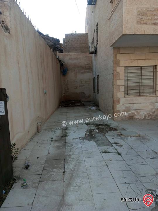 شقة أرضية مساحة 127م داخلي و 100م خارجي للبيع في عمان - ام نوارة