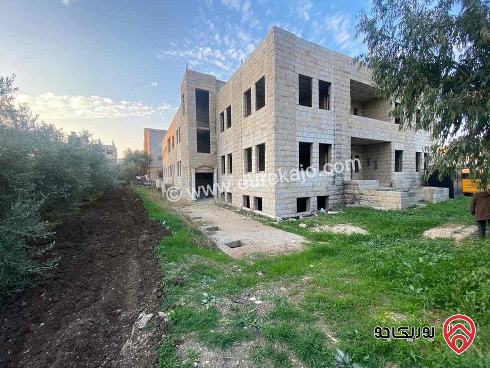 قصر عظم مساحة 600م على أرض 2550م للبيع في اربد - الحي الشرقي
