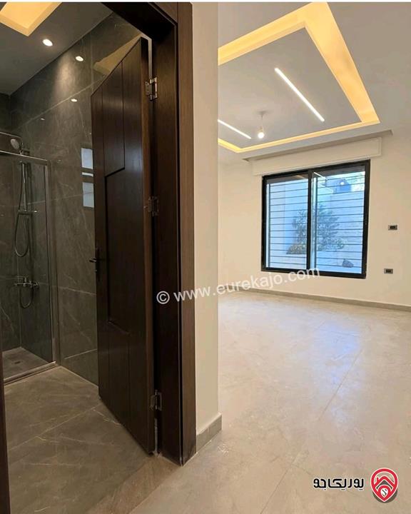 شقة شبه ارضية مميزة جدا مساحة 230م داخلي و 150م خارجي للبيع في عمان - دير غبار 