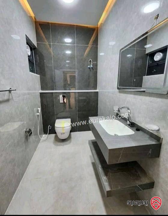 شقة طابق أول هندسي و رووف اطلالة بحرية مساحة 175 م² للبيع في العقبة - السكنية الخامسة تشطيب هايبر ديلوكس 