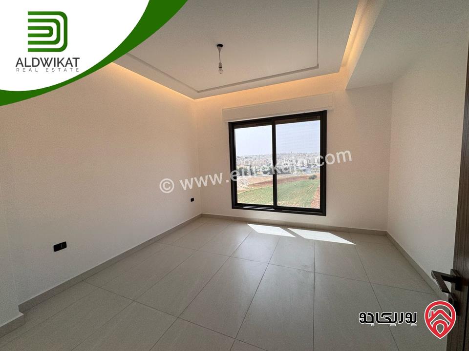 شقة مميزة طابق ثاني للبيع في عمان - حي الصحابة رجم عميش مساحة 250م والترس 10م