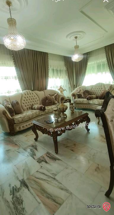 شقة للبيع في عمان - أجمل مواقع الرابية 175م طابق أول بحالة جيدة جدًا وسعر مغري 