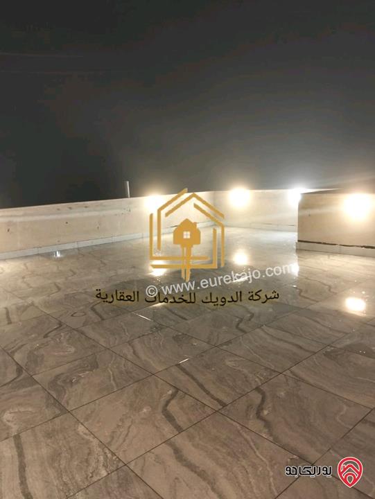 شقة طابق ثالث مع روف دوبلكس مساحة 185م فارغة للإيجار في عمان - الجندويل 