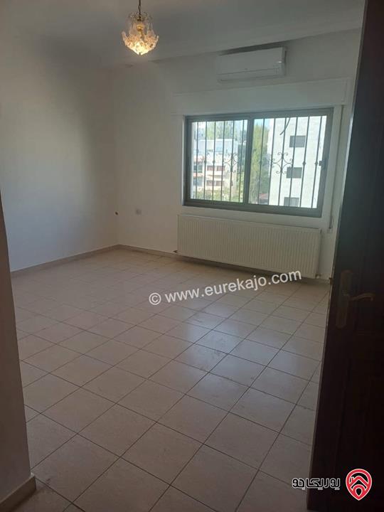 شقة طابق ثالث مساحة 185م مع روف 75م للايجار في عمان - خلدا