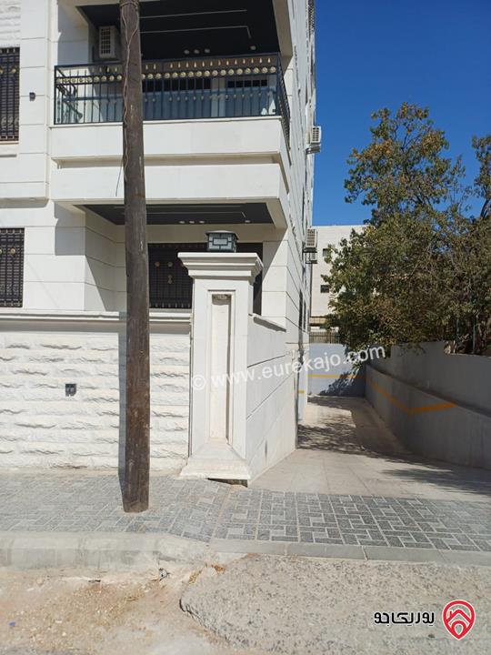 شقة مميزة تشطيب سوبر ديلوكس طابق ارضي مساحة 169م + ترس بناء جديد للبيع في عمان - المقابلين