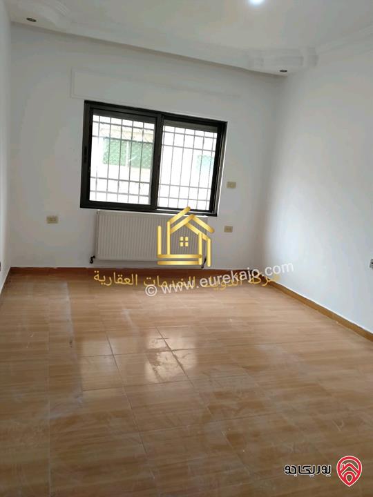 شقة فارغة طابق اول مساحة 160م للإيجار في عمان - تلاع العلي 