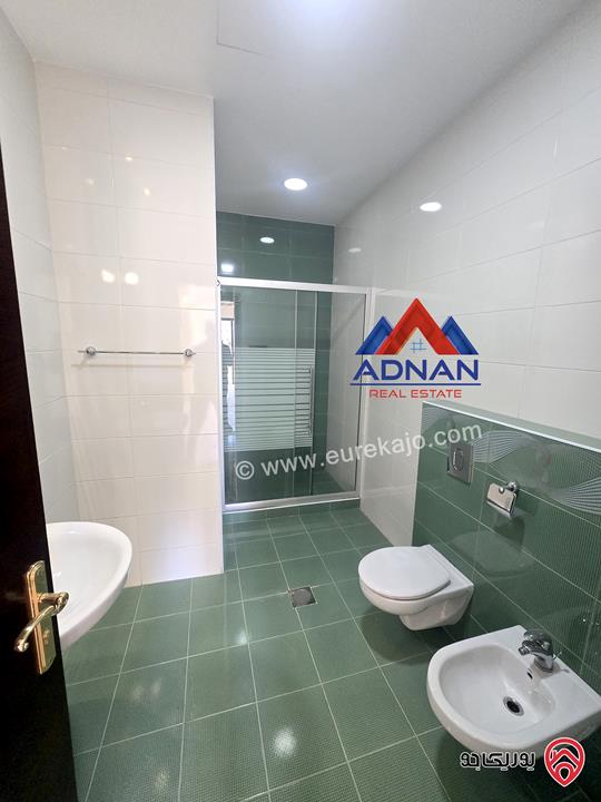 فيلا فخمة متلاصقة مساحة 650م على أرض 500م للايجار في عمان - عبدون