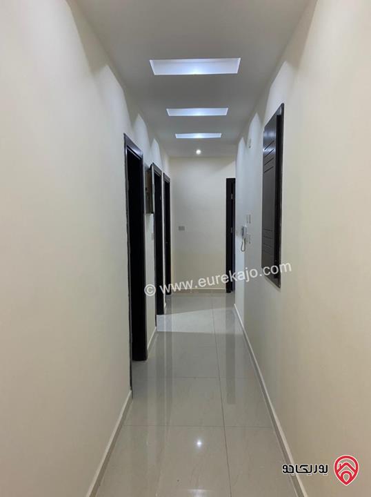 شقة تسوية طابقية مساحة 270م داخلي و 50م خارجي للإيجار في عمان - دير غبار