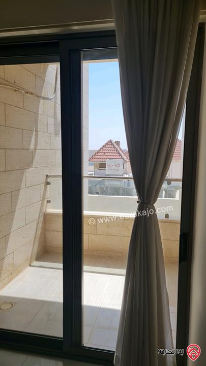 شقة مفروشة طابق ثالث مساحة 127م للبيع في عمان - على شارع المطار مباشرة