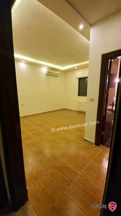 شقة شبه ارضية مساحة 190م داخلي و 200م خارجي فارغة للايجار في عمان - ضاحية النخيل