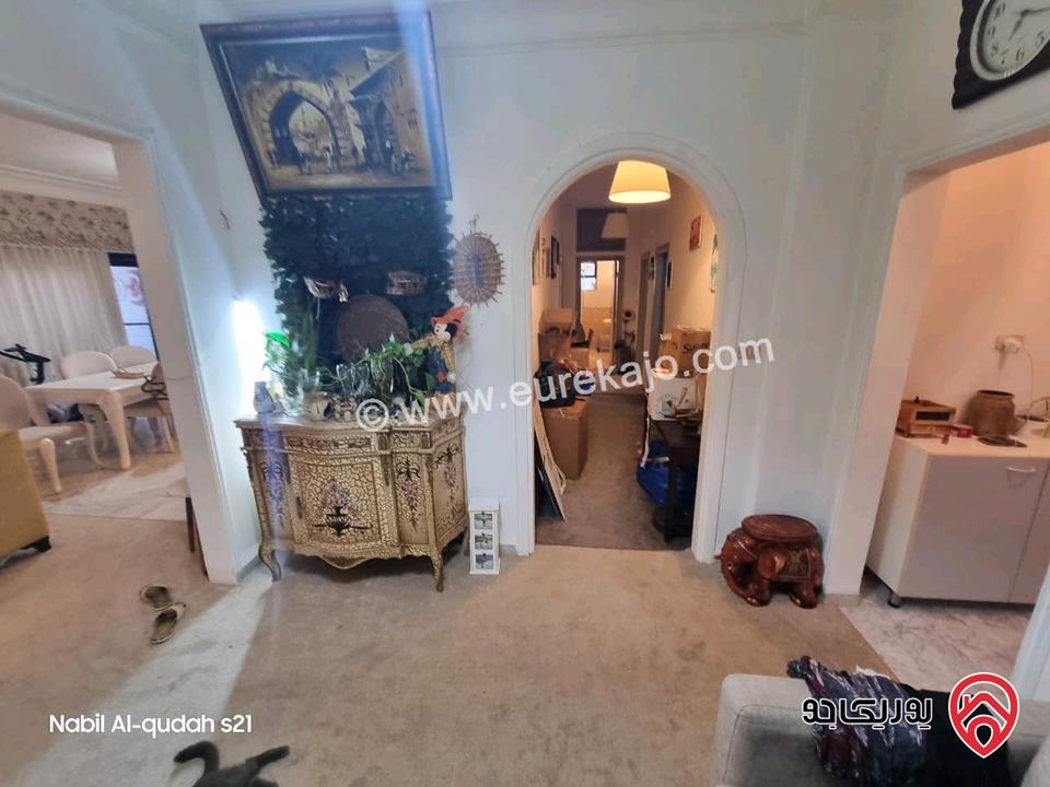 شقة مساحة 168م طابق ثاني جنوبية شرقية للبيع في عمان - الرابية، شارع هادئ وقرب الخدمات