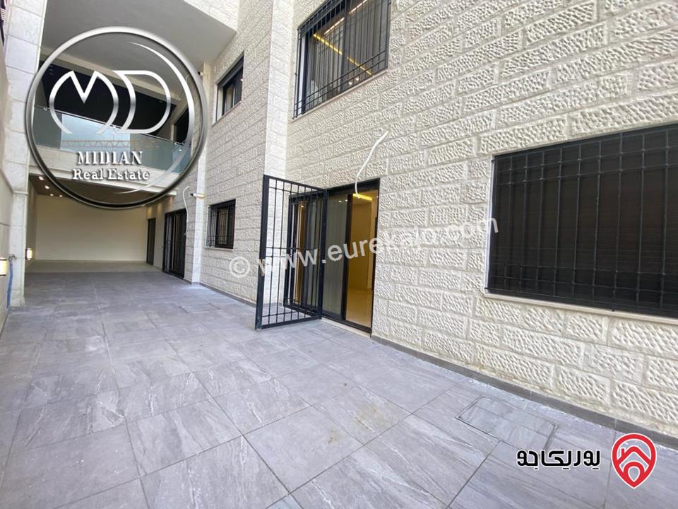 شقة شبه ارضي جديدة للبيع في عمان - الجندويل مساحة 180م مع ترس و حديقة 100م تشطيبات و ديكورات فاخرة بسعر مميز جداً