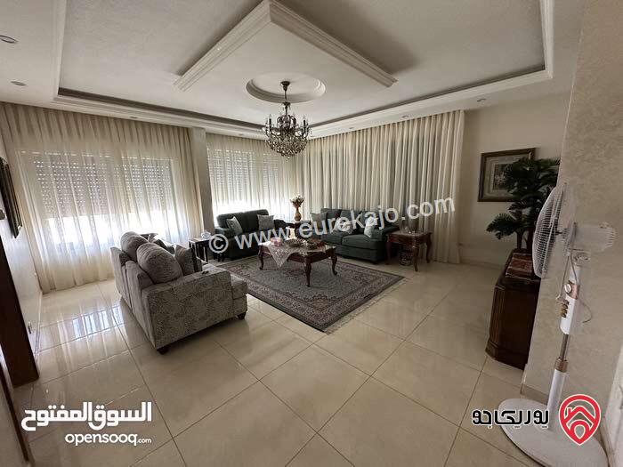 شقة مفروشة طابق ثاني مساحة 220م  للايجار في عمان - الرابية