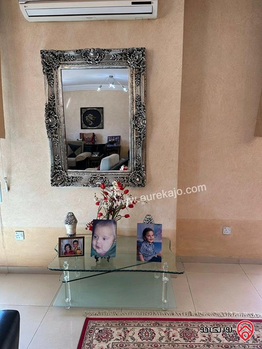 شقة فاخرة مميزة مفروشة فرش فاخر اجنبي طابق أرضي معلق مساحة 200م للبيع في عمان - عبدون