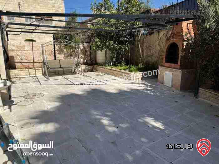 شقة فارغة للإيجار في عمان- الجاردنز مساحة 185م + 150م طابق أرضي مع ترس و مدخل خاص 